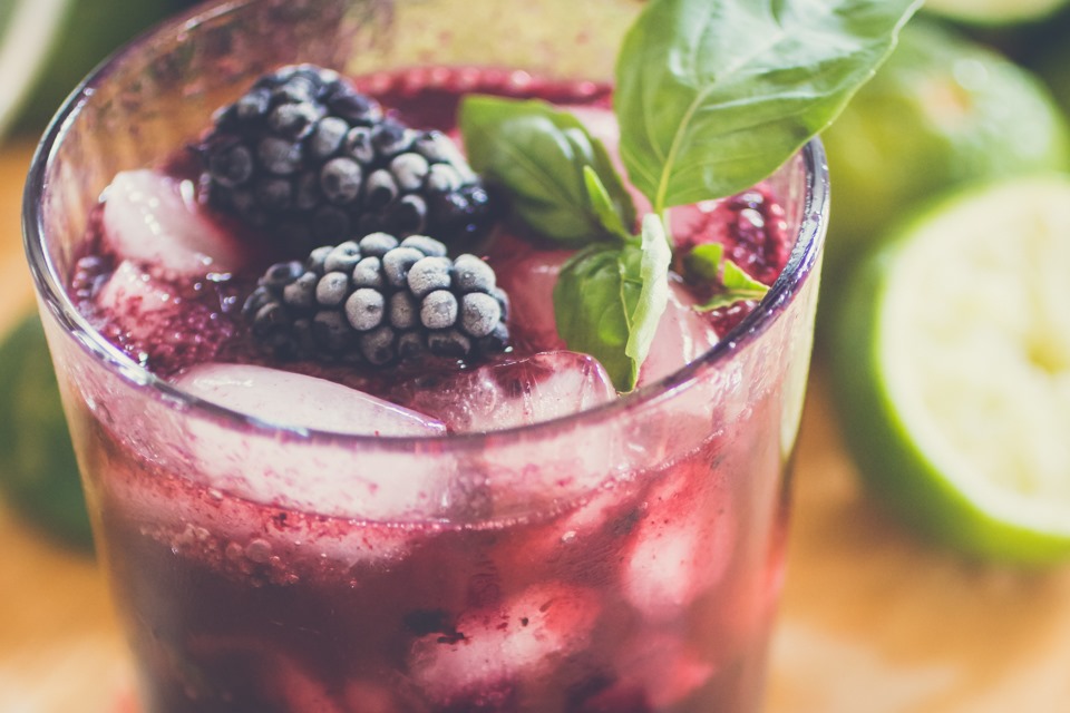 celebrating summer ~ blackberry gin fizz